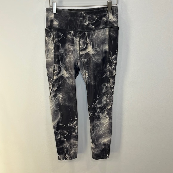 Calia by Carrie Underwood Fashion Print 7/8 Leggings in Smoke Gray - Picture 2 of 6